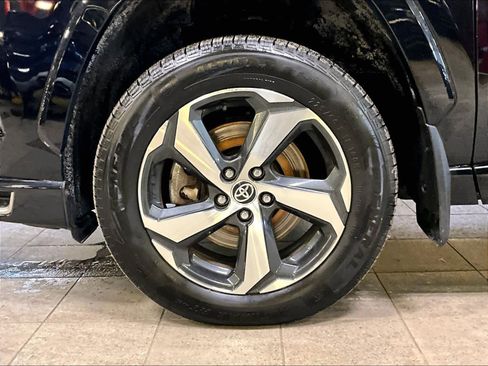 Used 2021 Toyota RAV4 SE image 7