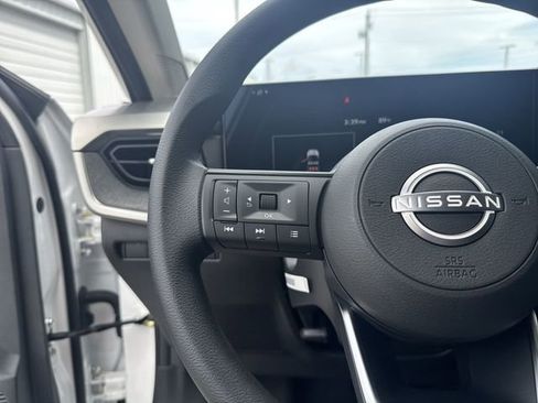 Used 2025 Nissan Kicks SV image 16