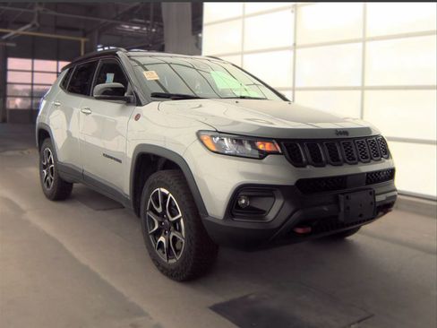 Used 2025 Jeep Compass Trailhawk AWD/4WD image 20