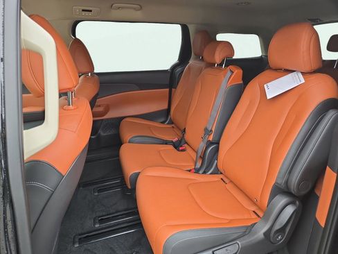 New 2026 Kia Carnival EX image 19