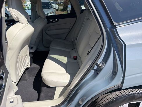 Used 2023 Volvo XC60 B5 Plus image 6