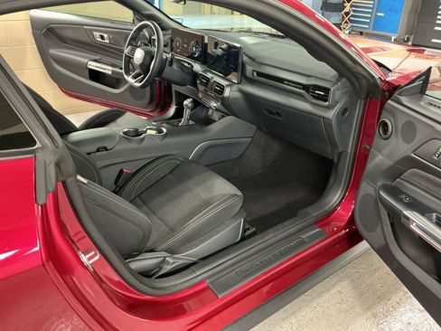 Used 2025 Ford Mustang Coupe image 13