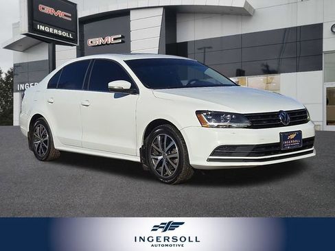 Used 2017 Volkswagen Jetta SE image 1