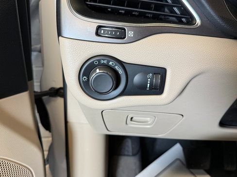 Used 2021 Jeep Cherokee Latitude w/ Mobile Office Group AWD/4WD image 19