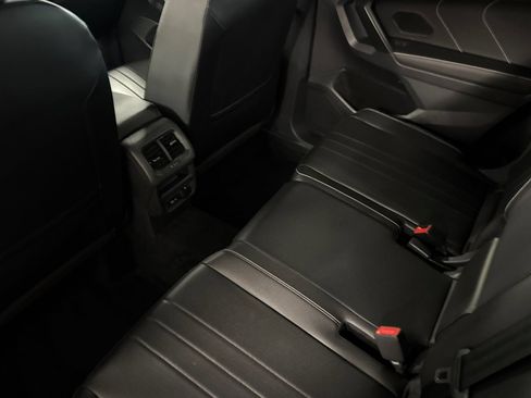 Used 2024 Volkswagen Tiguan SE AWD/4WD image 12