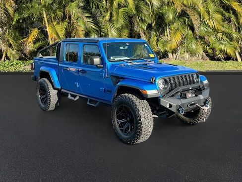 Used 2023 Jeep Gladiator Sport image 4