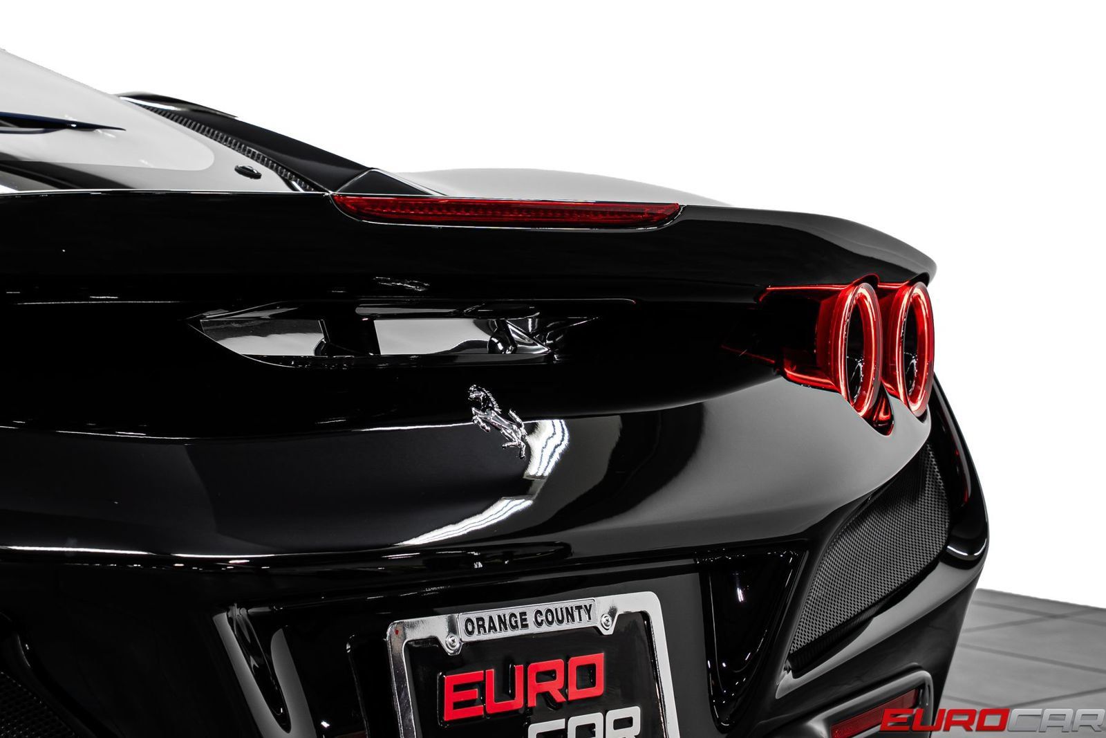 Used 2021 Ferrari F8 Tributo RWD image 23