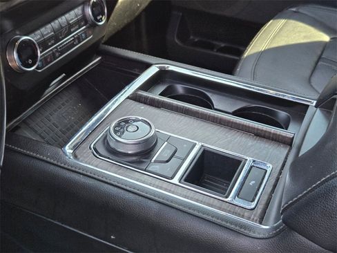 Used 2019 Ford Expedition Limited w/ Equipment Group 301A image 11