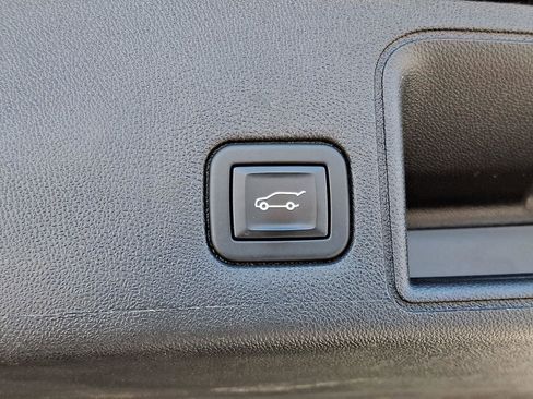 Used 2022 GMC Terrain SLT image 30