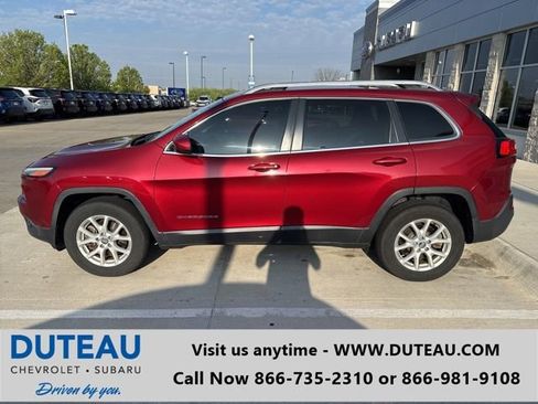 Used 2015 Jeep Cherokee Latitude w/ Cold Weather Group AWD/4WD image 1