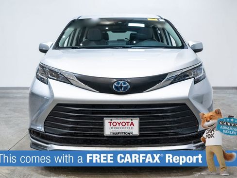 Used 2023 Toyota Sienna LE image 2