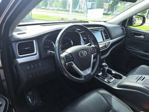 Used 2017 Toyota Highlander XLE w/ Protection Package #3 AWD/4WD image 13