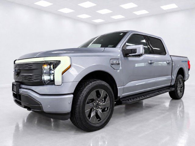 Used 2022 Ford F150 Lightning Lariat AWD/4WD image 4