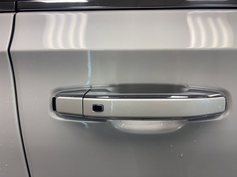 Used 2023 GMC Yukon Denali w/ Advanced Technology Package image 12