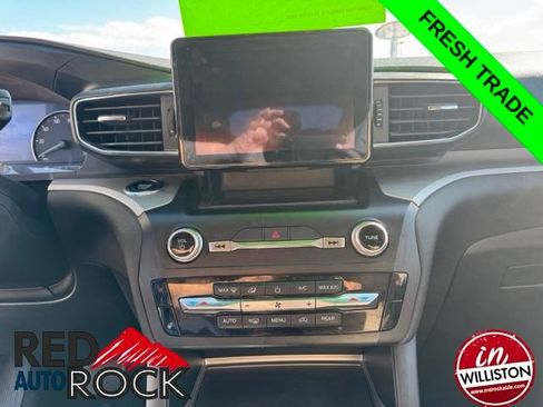 Used 2020 Ford Explorer XLT w/ Equipment Group 202A AWD/4WD image 12