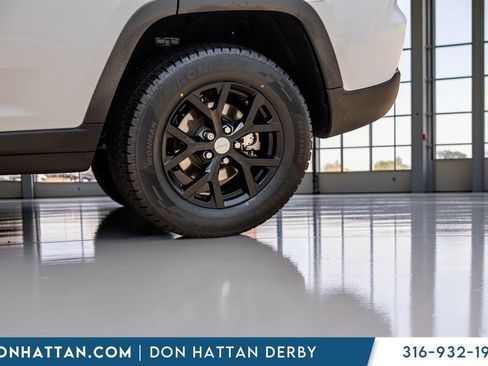 Used 2022 Jeep Grand Cherokee Limited AWD/4WD image 43