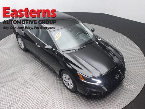 Used 2023 Nissan Altima 2.5 S FWD image 3