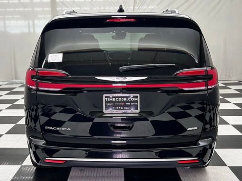New 2026 Chrysler Pacifica Pinnacle image 7
