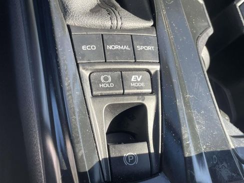 Used 2025 Toyota Camry SE image 20