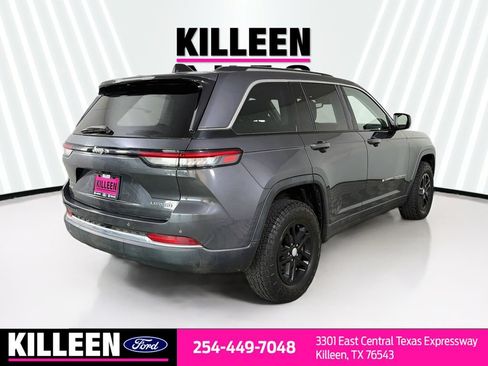 Used 2023 Jeep Grand Cherokee Laredo AWD/4WD image 9