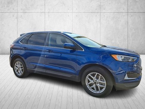 Used 2023 Ford Edge SEL image 3