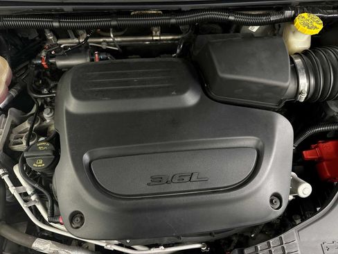 Used 2021 Chrysler Voyager LX FWD image 17