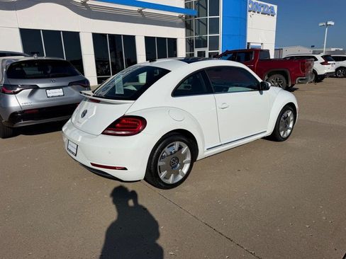 Used 2018 Volkswagen Beetle 2.0T SE FWD image 2
