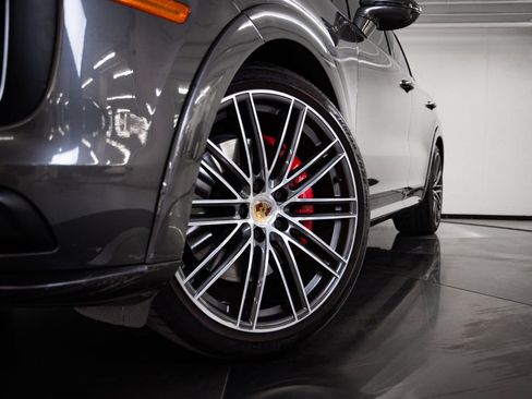 Certified 2021 Porsche Cayenne GTS AWD/4WD image 12