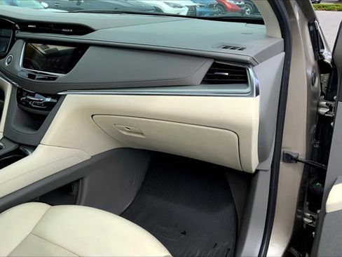 Used 2022 Cadillac XT5 Premium Luxury image 16
