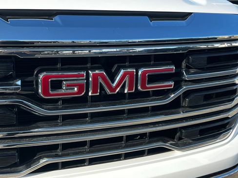 Used 2024 GMC Sierra 1500 SLT image 4