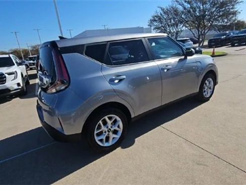 Used 2024 Kia Soul LX w/ LX Technology Package image 8