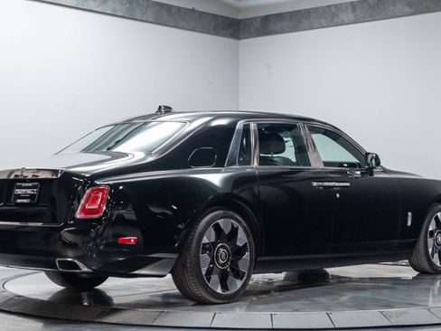 Used 2024 Rolls-Royce Phantom Sedan w/ The Phantom Package RWD image 42