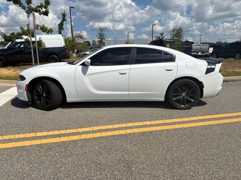 Used 2019 Dodge Charger SXT RWD image 25