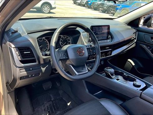 Certified 2025 Nissan Rogue SV AWD/4WD image 14