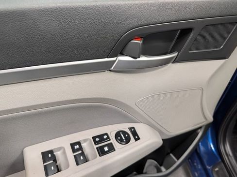Used 2019 Hyundai Elantra SEL image 11