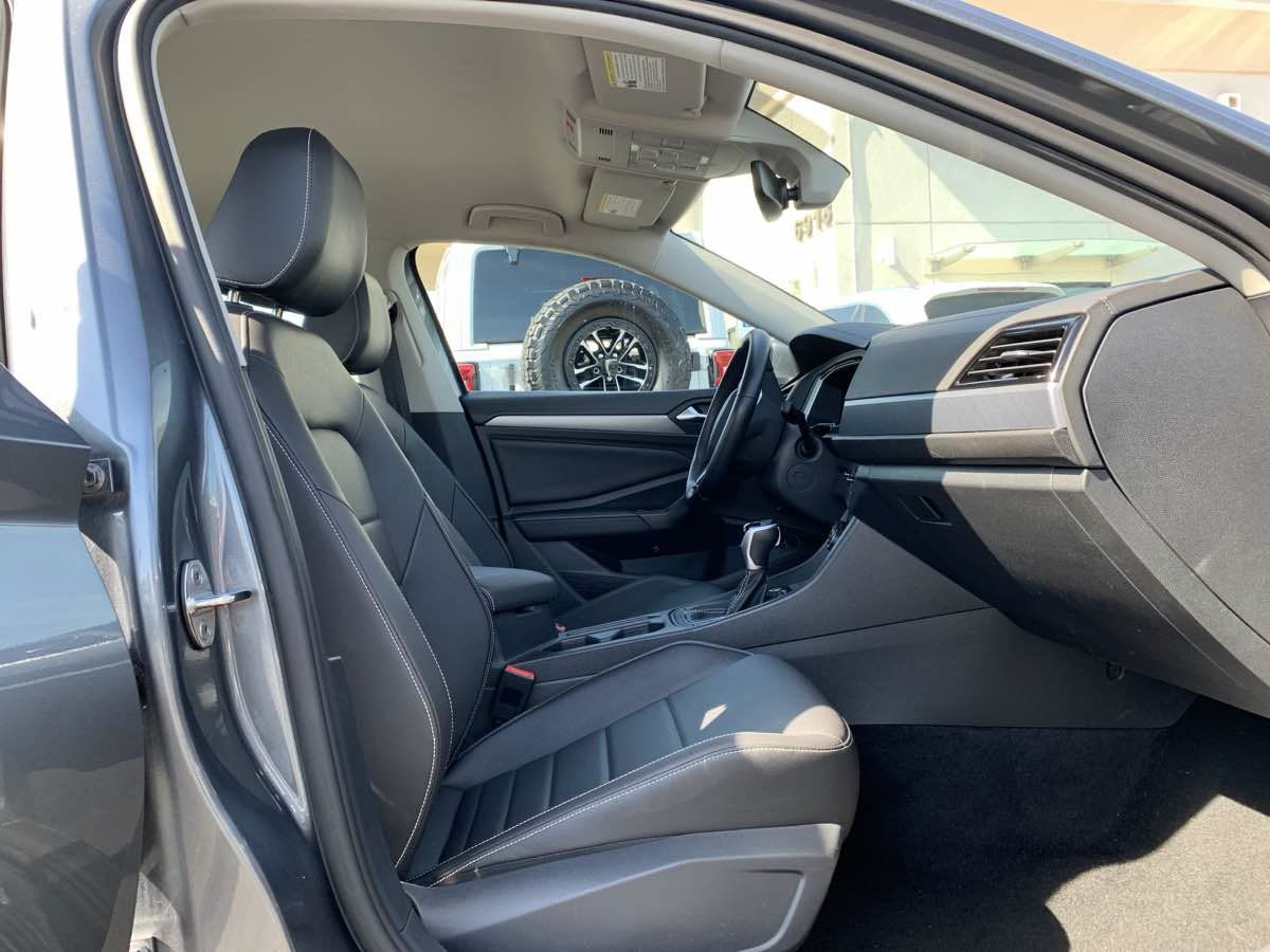 Used 2024 Volkswagen Jetta SE FWD image 18