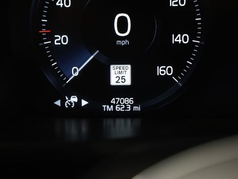 Used 2020 Volvo XC90 T6 Momentum AWD/4WD image 39