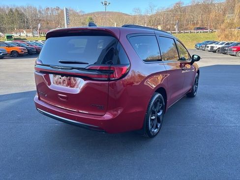 New 2026 Chrysler Pacifica Limited image 4