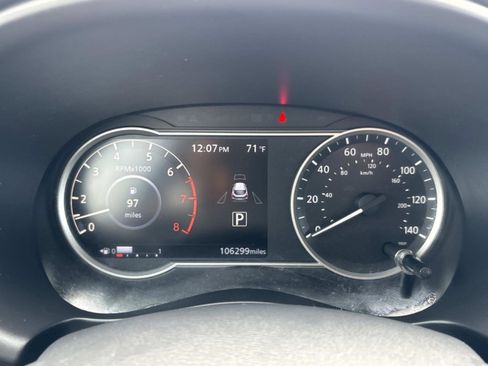 Used 2018 Nissan Kicks SR image 34