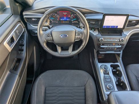 Used 2020 Ford Explorer XLT w/ Comfort Package image 19