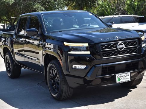 Used 2023 Nissan Frontier SV w/ Midnight Edition Package RWD image 4