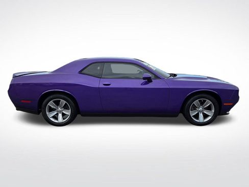 Used 2019 Dodge Challenger SXT RWD image 8