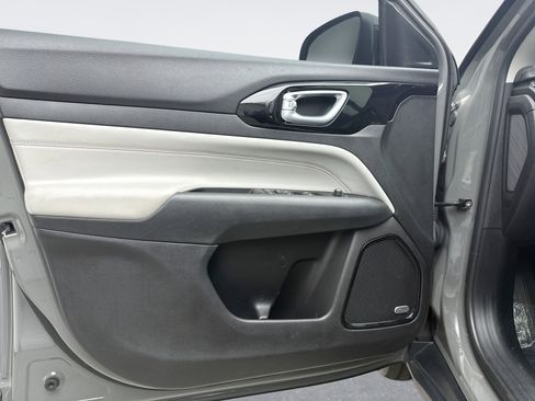 Used 2022 Jeep Compass Limited w/ Sun and Sound Group image 9