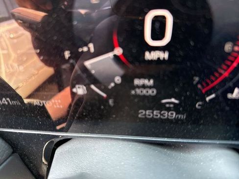 Used 2025 GMC Yukon XL Denali image 5