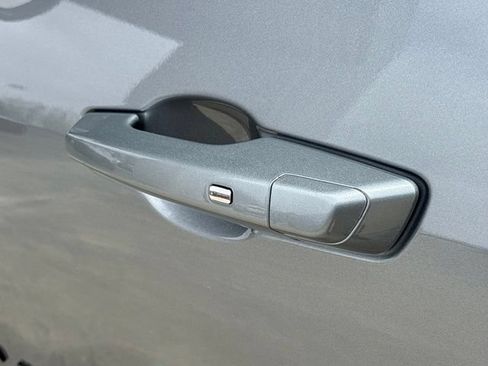 Used 2025 Chevrolet Equinox RS w/ Safety and Technology Package FWD image 11