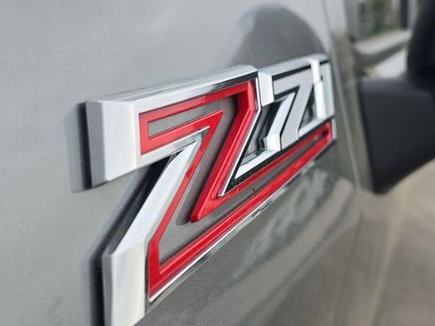 Used 2025 Chevrolet Silverado 1500 LT image 9