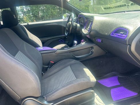 Used 2015 Dodge Challenger SXT RWD image 18