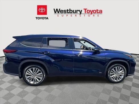 Certified 2022 Toyota Highlander Platinum image 6