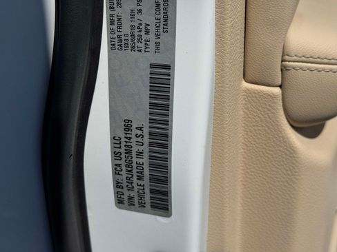 Used 2021 Jeep Grand Cherokee L Limited AWD/4WD image 32