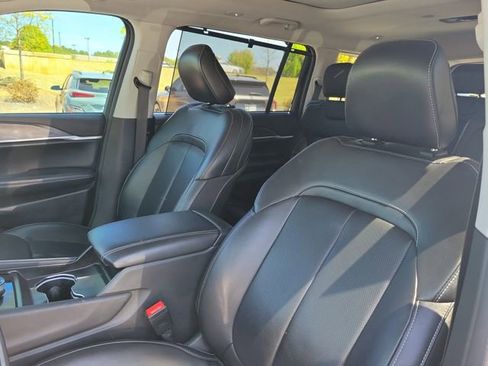 Used 2023 Jeep Grand Cherokee L Limited w/ Luxury Tech Group II RWD image 17